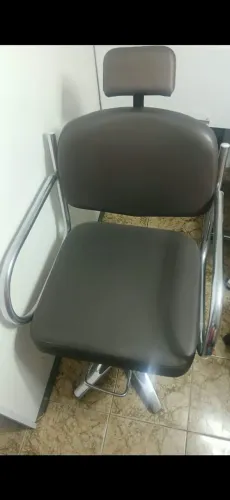 Cadeira para salão semi nova