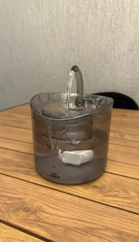 Bebedouro/fonte de água para animais