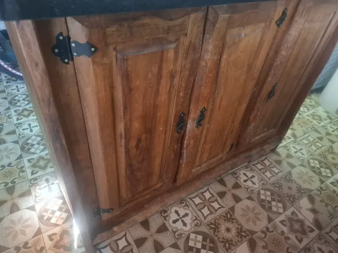 Balcão de sala madeira cerejeira tampão granito