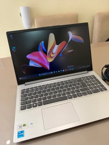 Notebook lenovo i3 de 12 Geração 
