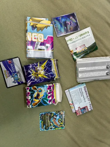 Pack Cavaleiro da Tempestade e Tornado de raios/carta foil Noibat e M charizard EX