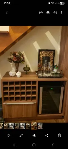 Aparador em Madeira com Gaveta e Porta Vinhos 