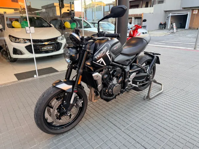 Triumph Trident 660 com apenas 17.000 km 