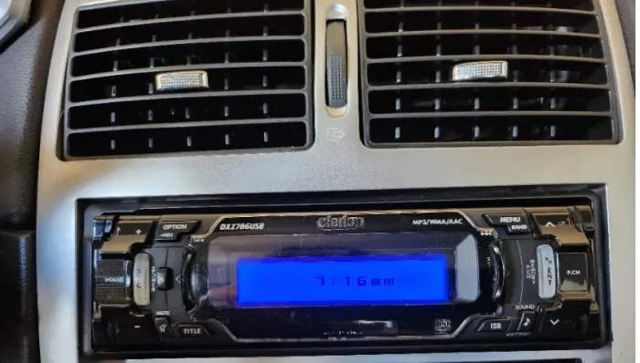 Rádio CD Player Clarion DXZ-786USB SQ