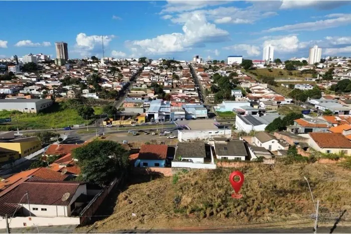 TERRENO À VENDA DE 360 METROS NO BAIRRO GUILHERMINIA VIEIRA CHAER - ARAXÁ/MG