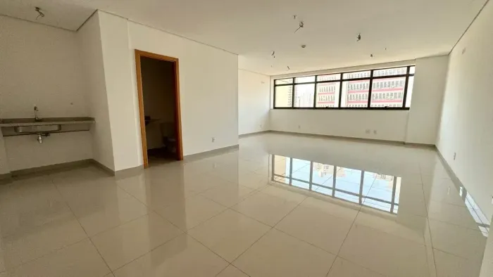 Sala comercial Ed. Avant Garde, bairro Santa Rosa - Cuiabá - MT - R$728.000