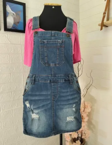 Jardineira jeans