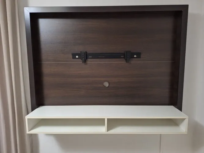 Painel com suporte para TV - Puff Sisal brinde