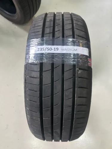 Pneu 235/50 R19