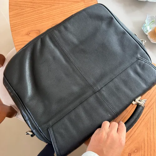 Vendo bolsa masculina em couro legítimo preto