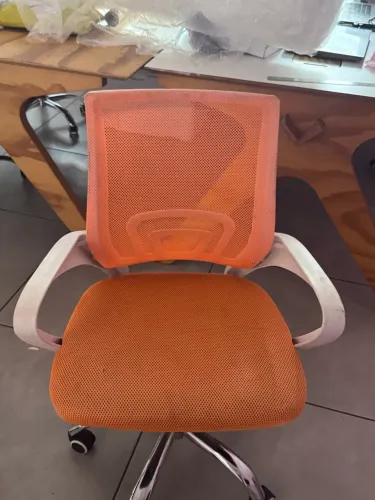 Cadeira De Escritório Laranja - tenho 2 faço pacote