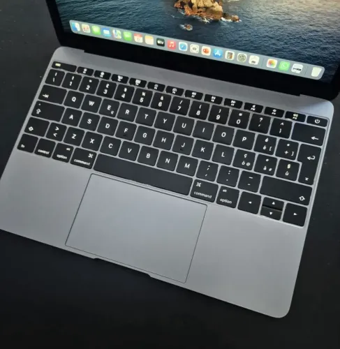 MacBook a1535