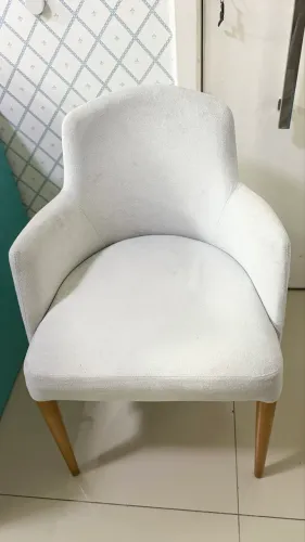 Jogo com 4 Poltronas Estofadas Modernas (Pés Palito)