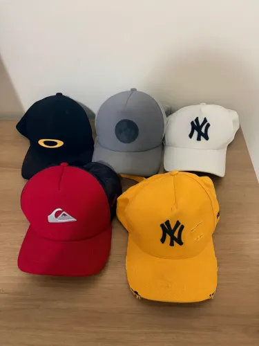 Kit 5 Bonés Multimarcas (Oakley, MCD, NY Yankees, Quiksilver)