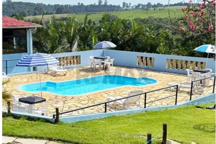Casa espaçosa casa com muito verde + pousada com 10 apartamentos em funcionamento em Jarin