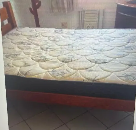 Cama Casal Tradicional 1,38 x 1,88 Madeira Maciça Rústica Seminova (Desmontada)