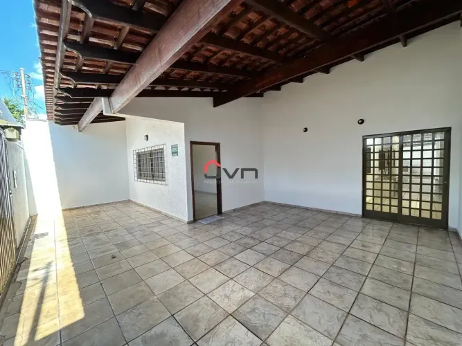 Excelente Casa Comercial para Locação no Bairro Tibery;