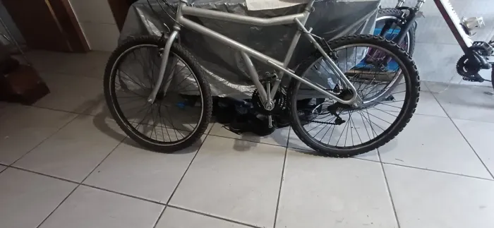 Bicicleta aro 26com marchas pintura de alumínio no bairro morro das pedras