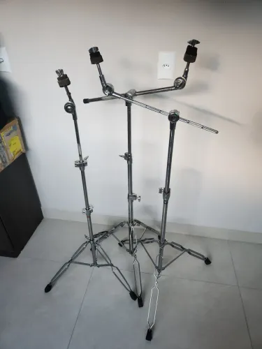 3 Estante de Prato sendo 2 Girafa e 1 Reta