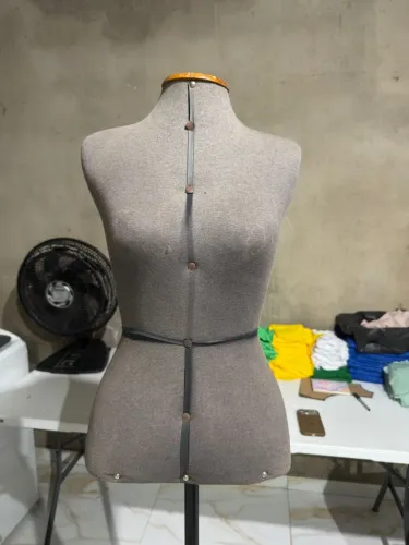 Manequim com pedestal 