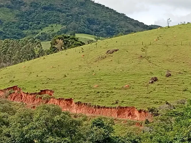 Lote/Terreno para venda com 3709 metros quadrados em Zona Rural - Camanducaia - Minas Gera