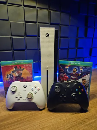 XBOX ONE S + 2 CONTROLES + 2 JOGOS ?