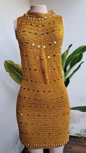 Vestido de crochê bordado