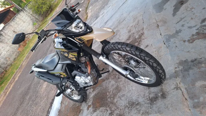 vendo excelente moto