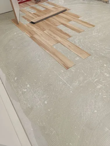 Piso vinílico, laminado, painel ripado, roda pé
