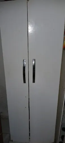 Mini guarda roupa, ele é pequeno mais esta em boas condições e cabe bastante coisa