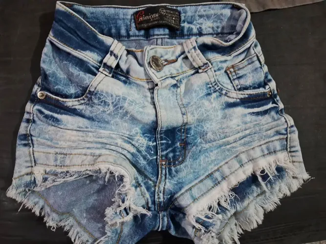 Short jeans  menina tamanho  6/7 ,anos