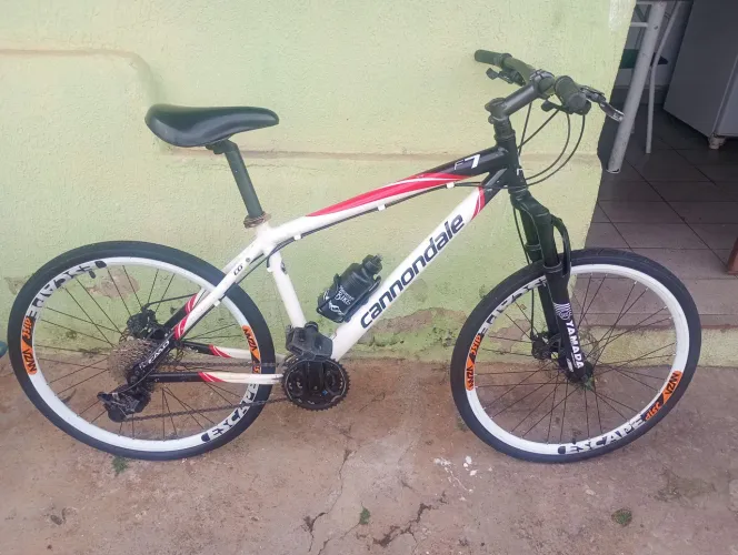Bicicleta Cannondale aro 26 zera