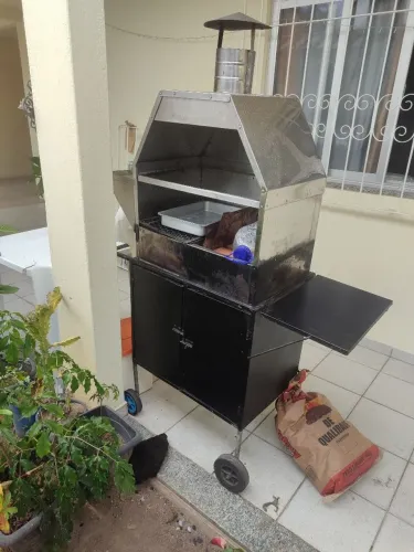 Carrinho de churrasquinho.  valor 750