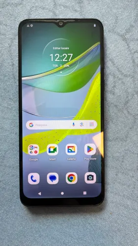 Celular Moto E13
