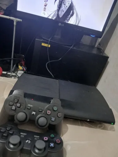 Vendo ps3 super slim desbloqueado, com poblema de congelamento, ja vai com 4 jogos
