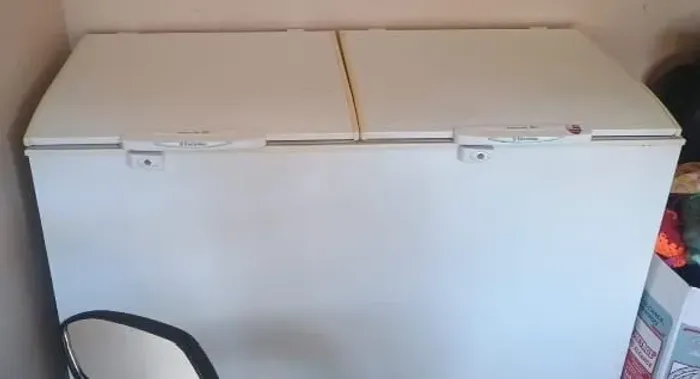 Vende se um freezer enperfeito Estados 