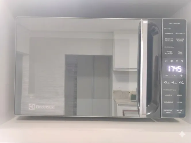 Microondas Eletrôlux 34 litros Porta Espelhada Puxador Embutido