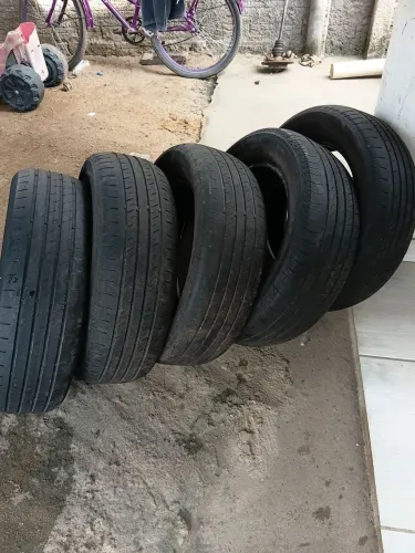 Vende-se 5 pneus aro 16 205/60