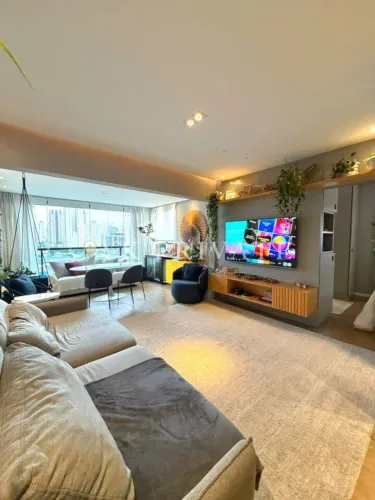 Apto de 65m² / 1 Suíte / 2 Banheiros / 1 vaga de garagem.