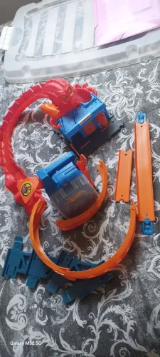 Pista hotwheels + lançador
