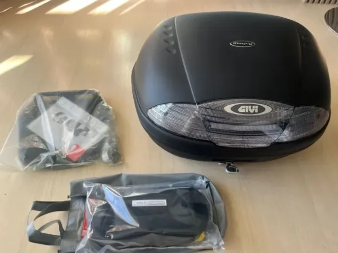 Baú Give 45L E450nt + Encosto traseiro Givi E84. (novo)