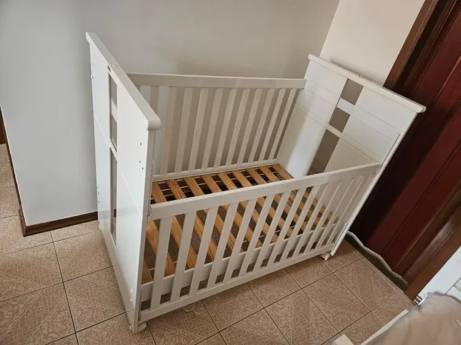 Berço americano branco, ótimo estado