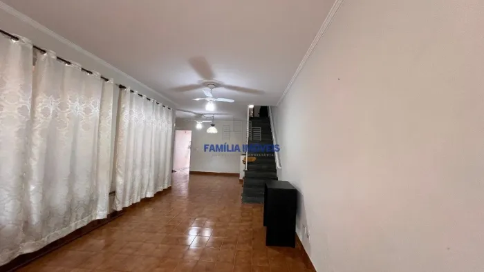 Sobrado à venda aluguel 3 quartos 1 suíte Vila Belmiro Santos
