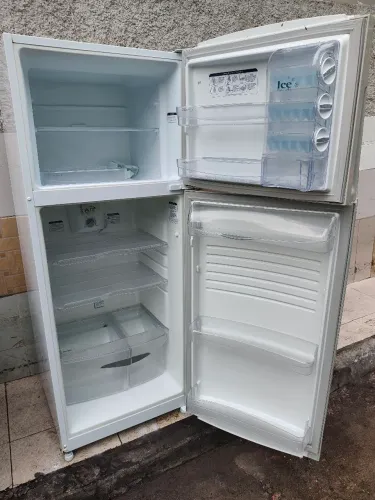 Refrigerador GE 420 litros funcionando perfeitamente.