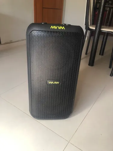 Uma caixa de som