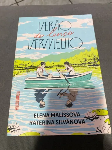Livro verão de lenço vermelho