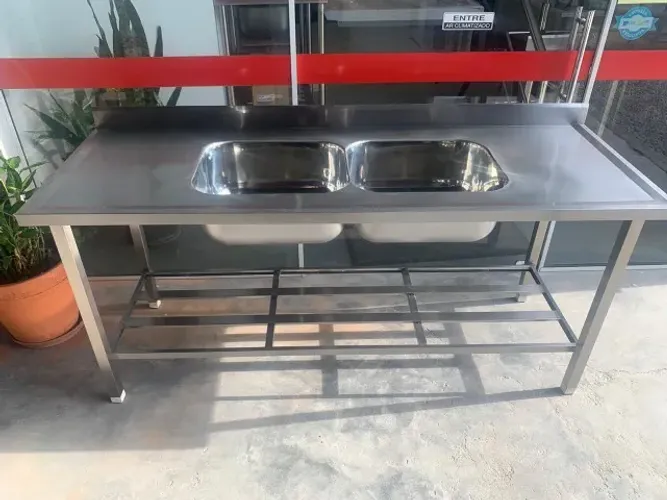 Pia industrial com duas cubas - modelo totalmente de inox