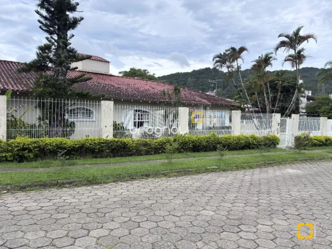 Casa a venda no Córrego Grande, Florianópolis.