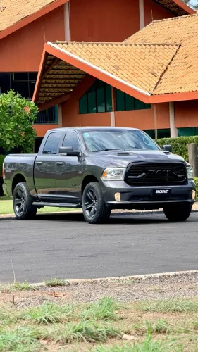 Ram Classic Laramie 5.7 V8 16V Gasolina 4X4 Aut. 2022