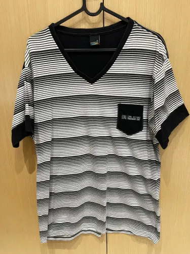 Camisa com decote V